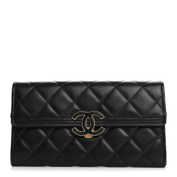 CHANEL Lambskin Quilted CC Chic Gusset Wallet Black