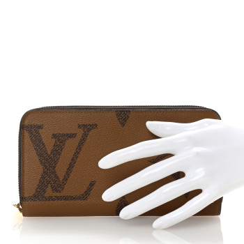 LOUIS VUITTON Reverse Monogram Giant Zippy Wallet