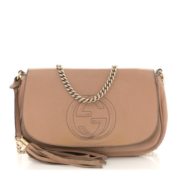 GUCCI Pebbled Calfskin Medium Soho Flap Crossbody Camelia