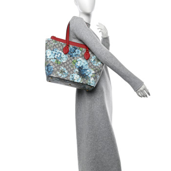 GUCCI GG Supreme Monogram Blooms Medium Zippered Bucket Tote Beige Blue Navy Hibiscus Red