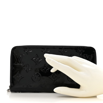 LOUIS VUITTON Vernis Zippy Wallet Noir Magnetique