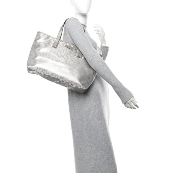 GUCCI Imprime Monogram Medium Zippered Shopping Tote Silver