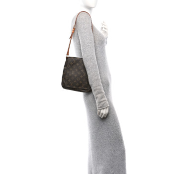 LOUIS VUITTON Monogram Musette Salsa