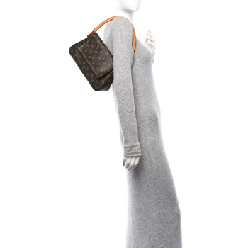 LOUIS VUITTON Monogram Mini Looping