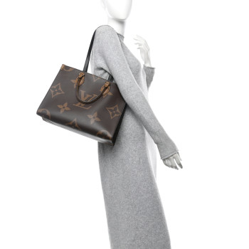 LOUIS VUITTON Reverse Monogram Giant Onthego MM