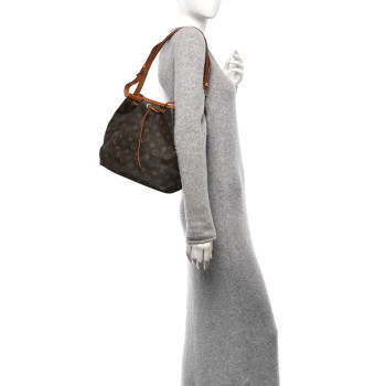 LOUIS VUITTON Monogram Petit Noe LOUIS VUITTON Monogram Petit Noe