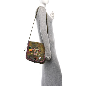CHANEL Washed Toile Graffiti On The Pavements Messenger Khaki Multicolor
