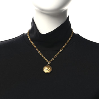 CHANEL CC Medallion Choker Chain Necklace Gold