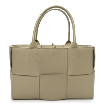 BOTTEGA VENETA Grained Calfskin Intrecciato Medium Arco Tote Porridge