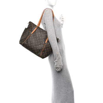LOUIS VUITTON Monogram Totally MM