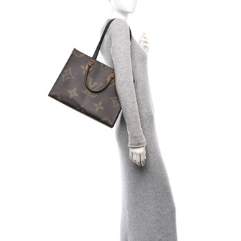 LOUIS VUITTON Reverse Monogram Giant Onthego MM
