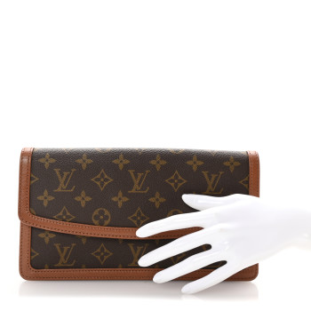 LOUIS VUITTON Monogram Pochette Dame 26