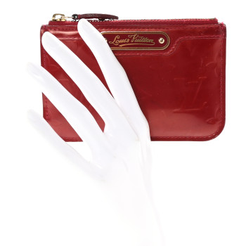 LOUIS VUITTON Vernis Key Pouch Pomme D'Amour