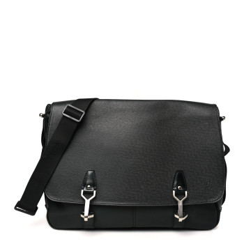 LOUIS VUITTON Taiga Dersou Messenger Bag Ardoise