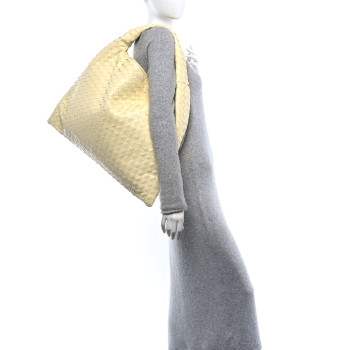 BOTTEGA VENETA Calfskin Intrecciato Large Hop Camomile