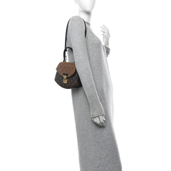 LOUIS VUITTON Reverse Monogram Tilsitt