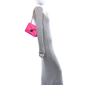 VALENTINO GARAVANI Nappa One Stud Chain Clutch Pink PP