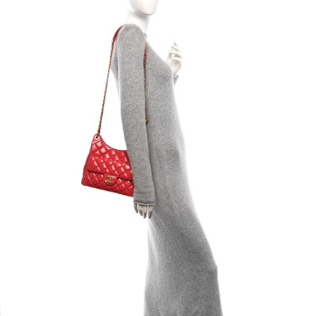 CHANEL Shiny Crumpled Calfskin Quilted Wavy CC Hobo Red