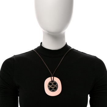HERMES Buffalo Horn Lacquer Lift Necklace Rose Candeur