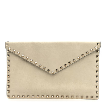 VALENTINO GARAVANI Pebbled Calfskin Large Rockstud Envelope Clutch Light Ivory