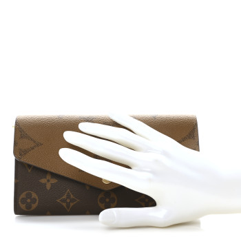LOUIS VUITTON Reverse Monogram Giant Sarah Wallet