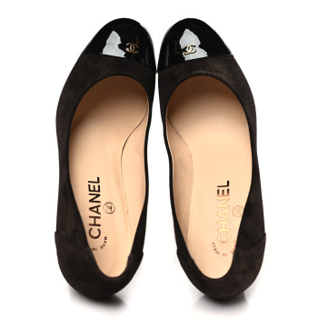 CHANEL Coated Suede CC Cap Toe Pumps 38.5 Black Brown