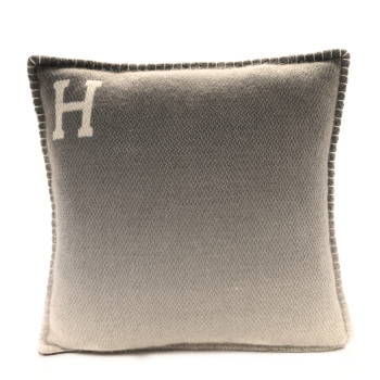 HERMES Tibetan Yak Yack'n'Dye Pillow PM Ecru Gris Fonce
