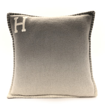 HERMES Tibetan Yak Yack'n'Dye Pillow PM Ecru Gris Fonce