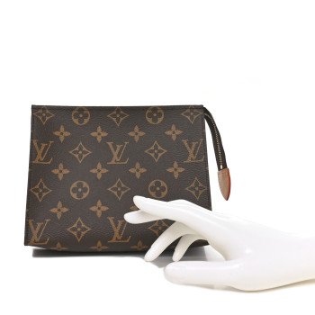 LOUIS VUITTON Monogram Toiletry Pouch 19