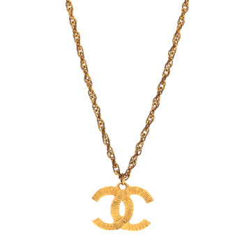 CHANEL Metal Textured CC Chain Pendant Necklace Gold