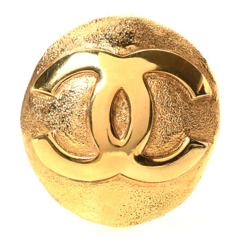 CHANEL Metal CC Round Brooch Gold
