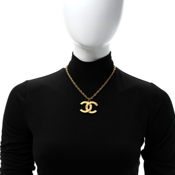 CHANEL Metal Textured CC Chain Pendant Necklace Gold