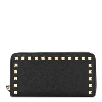 VALENTINO GARAVANI Pebbled Calfskin Rockstud Zip Around Wallet Black