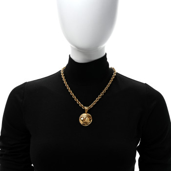 CHANEL Metal CC Chain Pendant Necklace Gold