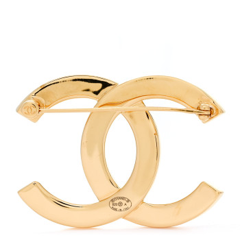 CHANEL Metal Paris Button CC Large Brooch Gold