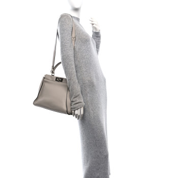 FENDI Vitello Seta Shiny Nappa Medium Peekaboo Iconic Satchel Grigio Polvere Bois de Rose