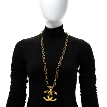 CHANEL Metal CC Chain Pendant Necklace Gold