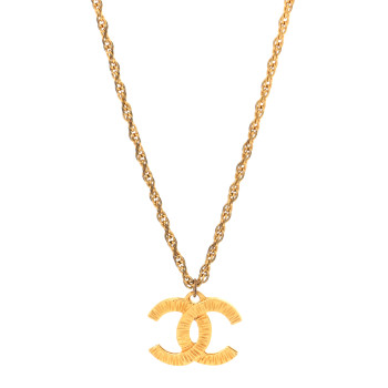 CHANEL Metal Textured CC Chain Pendant Necklace Gold
