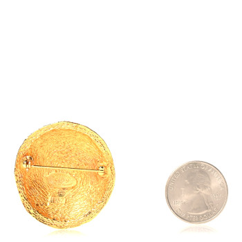 CHANEL Metal CC Round Brooch Gold
