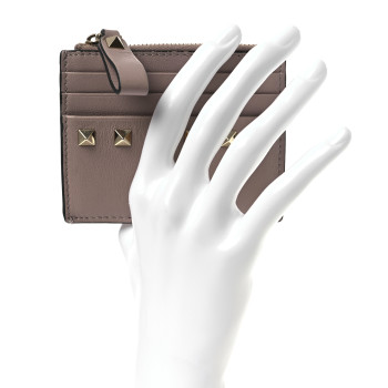 VALENTINO GARAVANI Pebbled Calfskin Rockstud Coin Case Card Holder Poudre