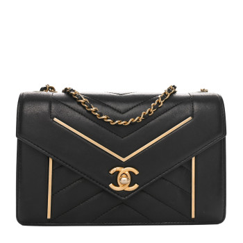 CHANEL Lambskin Reversed Chevron Quilted Flap Black