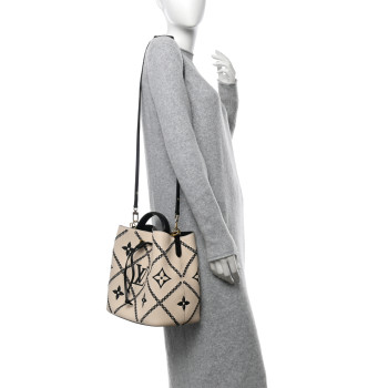 LOUIS VUITTON Empreinte Monogram Giant Broderies Neonoe MM Cream Black