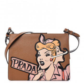 PRADA バッグ キャラメル PRADA Saffiano Patch Comics Light Frame Bag Caramel 477559