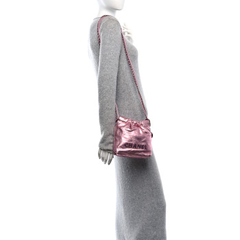 CHANEL Metallic Lambskin Lacquered Monochrome Quilted Mini Chanel 22 Pink