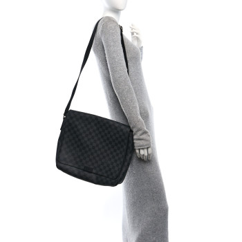 LOUIS VUITTON Damier Graphite District MM