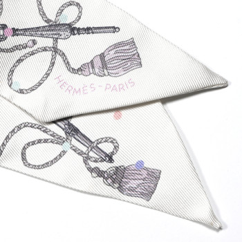 HERMES Silk Les Cles A Pois Twilly White Gris Acier