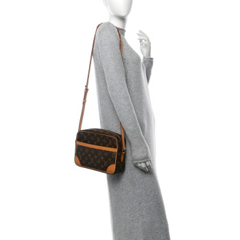 LOUIS VUITTON Monogram Trocadero 27