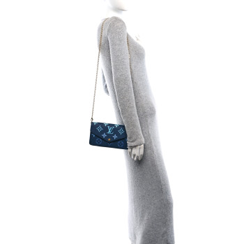 LOUIS VUITTON Empreinte Monogram Giant Felicie Pochette Chain Wallet Gradient Blue LOUIS VUITTON Empreinte Monogram Giant Felicie Pochette Chain Wallet Gradient Blue