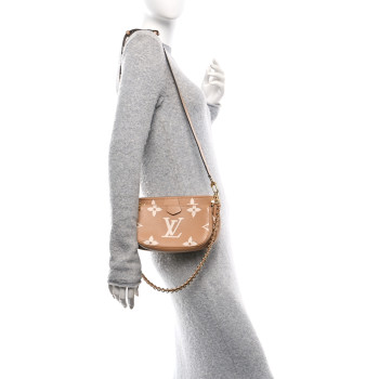 LOUIS VUITTON Empreinte Monogram Giant Multi Pochette Accessories Arizona Creme