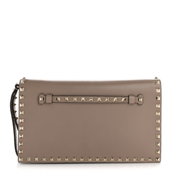VALENTINO GARAVANI Nappa Rockstud Wristlet Clutch Poudre